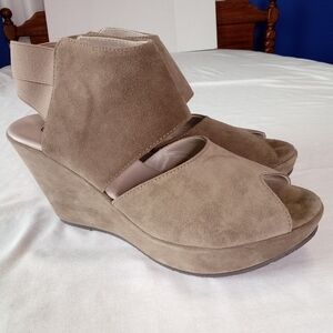 Cordani Rochelle Brown Taupe Suede Peep Toe Wedge Sandals Shoes Size 40 Italy